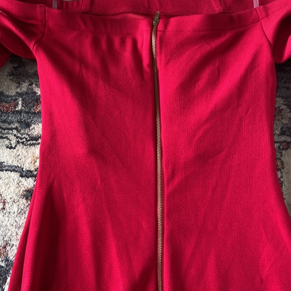 Short of the shoulder dress - Picture 3 of 3